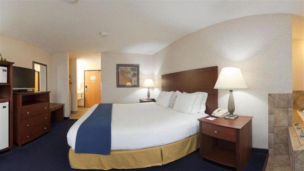 Holiday Inn Express Deforest By Ihg Екстер'єр фото