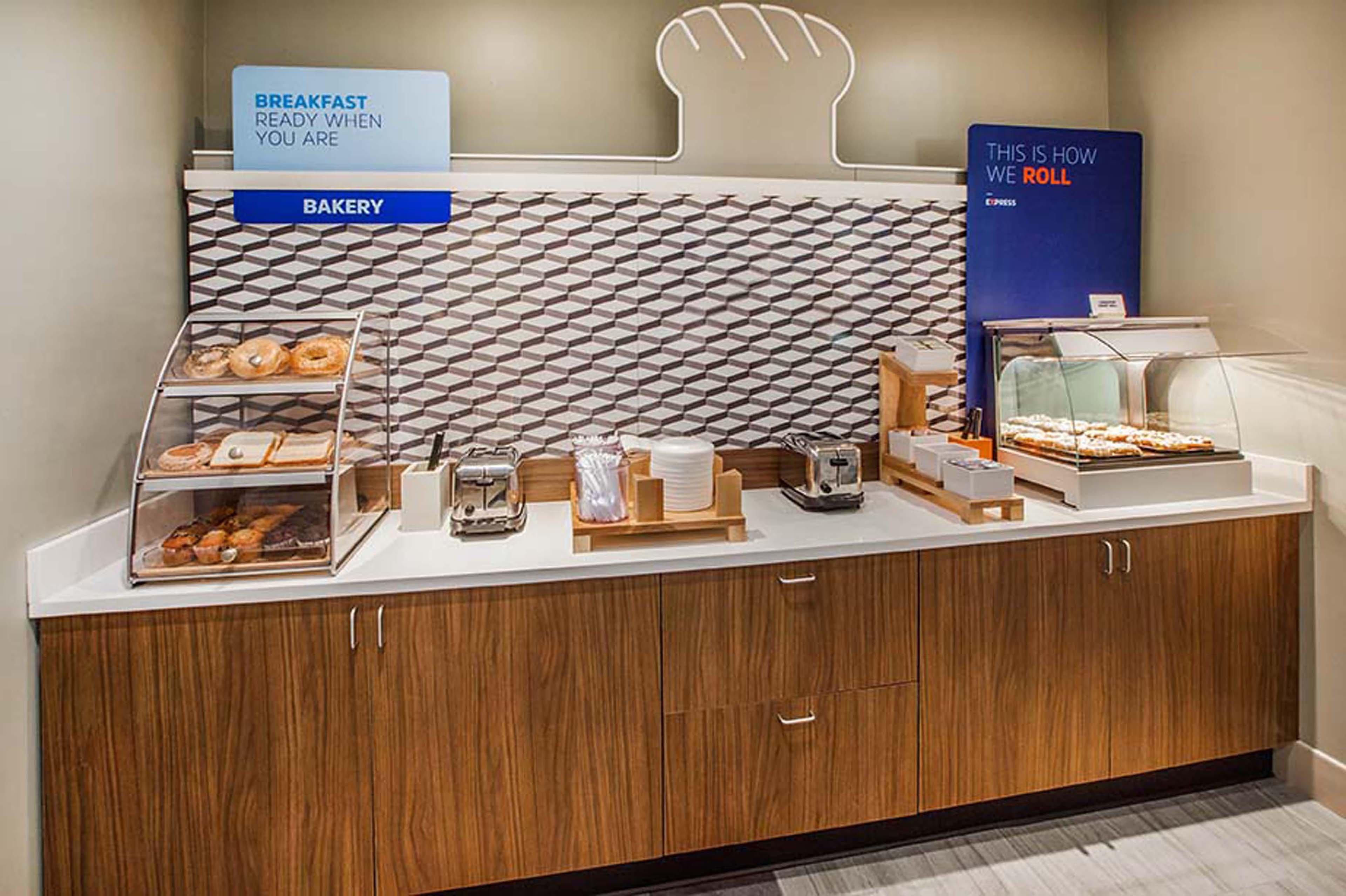 Holiday Inn Express Deforest By Ihg Екстер'єр фото