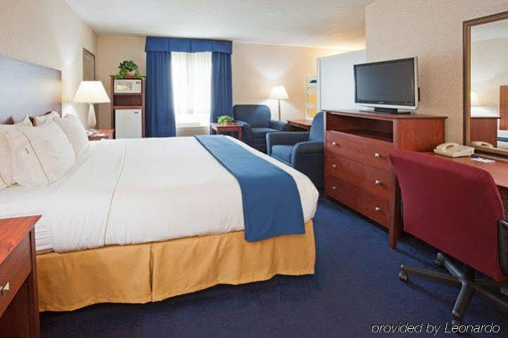 Holiday Inn Express Deforest By Ihg Екстер'єр фото