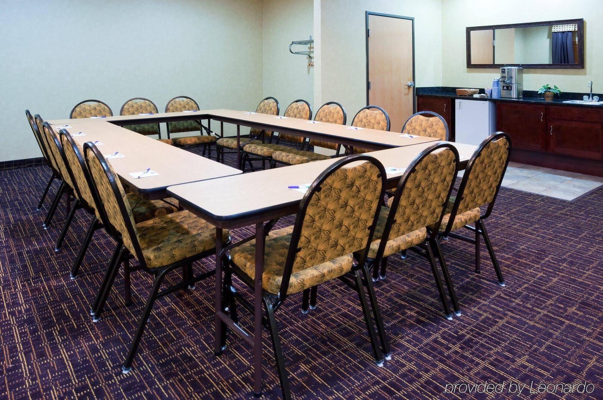 Holiday Inn Express Deforest By Ihg Екстер'єр фото